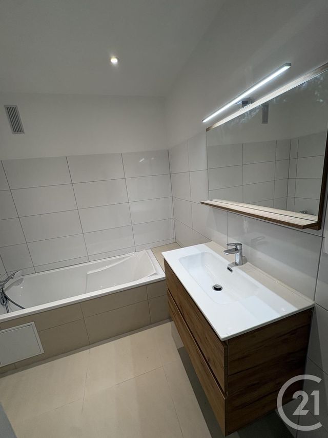 Appartement F4 à louer - 4 pièces - 86.93 m2 - PARIS - 75011 - ILE-DE-FRANCE - Century 21 Nation